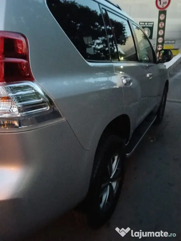 Toyota Land Cruiser ținută garaj dotări premium luxuri extra