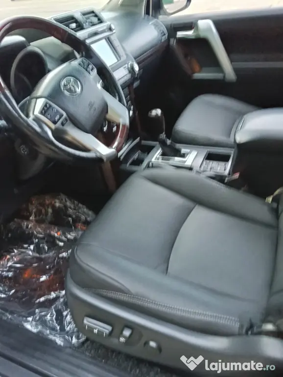 Toyota Land Cruiser ținută garaj dotări premium luxuri extra