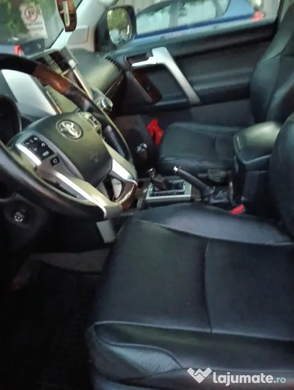 Toyota Land Cruiser ținută garaj dotări premium luxuri extra