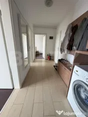 Apartament cu 3 camere, etaj intermediar, boxa - zona Avantg 
