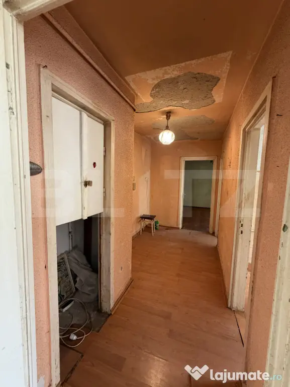 Apartament cu 2 camere, 51 mp, decomandat, zona Centrala