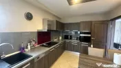 Casa individuala renovata teren 1000 mp panouri fotovolta...