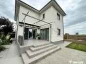 Casa individuala renovata teren 1000 mp panouri fotovolta... 