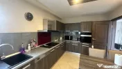 Casa individuala renovata teren 1000 mp panouri fotovolta...
