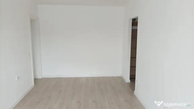 APARTAMENT 2 CAMERE + PARCARE IN ZONA VIVO FLORESTI