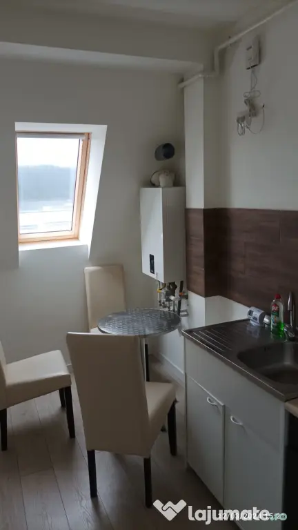 APARTAMENT 2 CAMERE + PARCARE IN ZONA VIVO FLORESTI