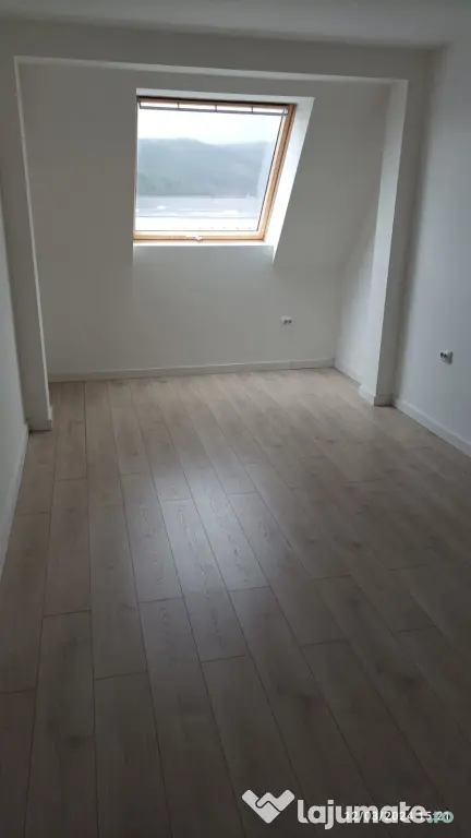 APARTAMENT 2 CAMERE + PARCARE IN ZONA VIVO FLORESTI