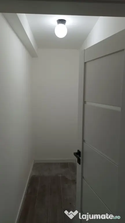 APARTAMENT 2 CAMERE + PARCARE IN ZONA VIVO FLORESTI