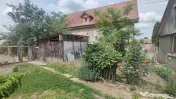 Casă cu 2 dormitoare si anexe gospodaresti de vanzare Ce...