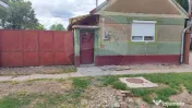 Casă cu 2 dormitoare si anexe gospodaresti de vanzare Ce...