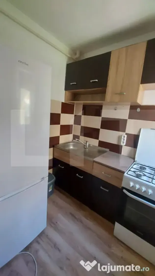 Garsonieră cu balcon, etaj 1, 21 mp, zona Semicentrala