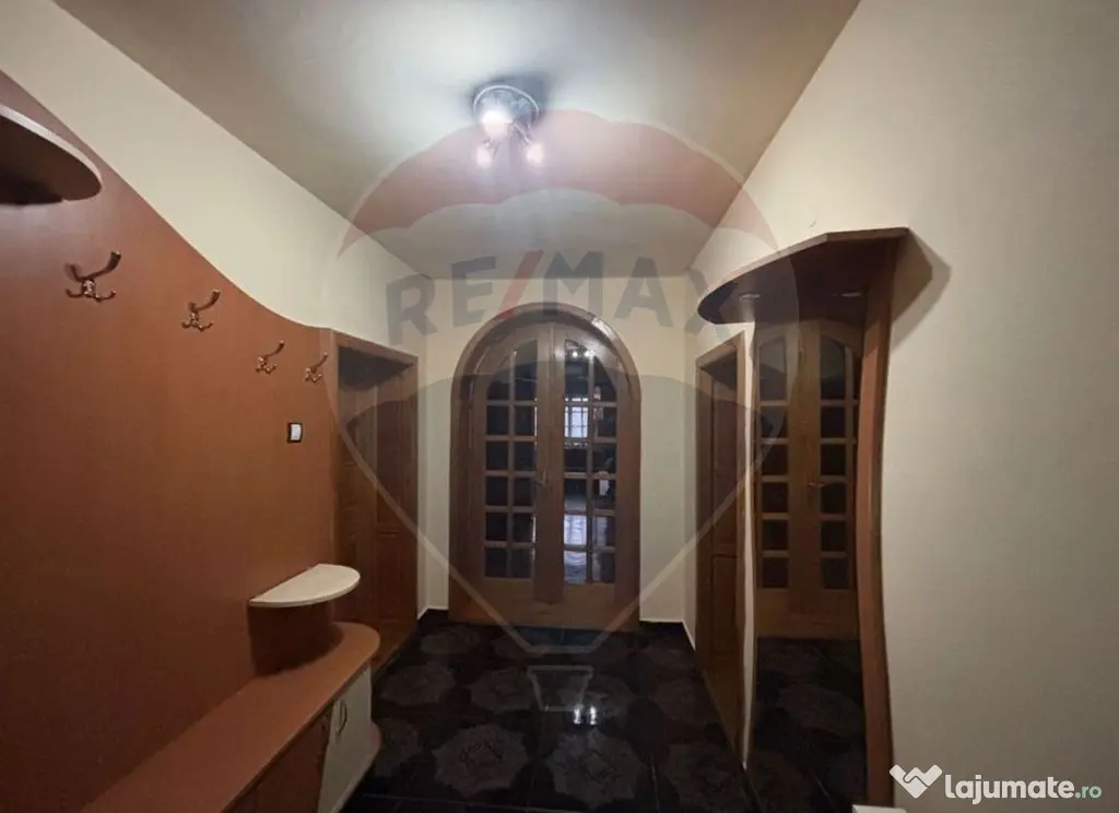 Casă de inciriat cu 4 dormitoare,Gradiste