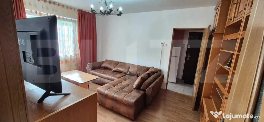 Apartament 2 camere, mobilat, loc de parcare, Zona Florilor
