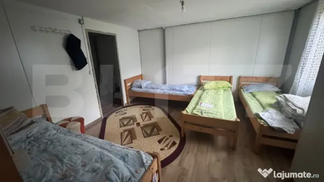 Casa cu teren de 2330 mp, anexa de 15 mp, zona Muntele Rece
