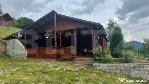 Casa cu teren de 2330 mp, anexa de 15 mp, zona Muntele Rece