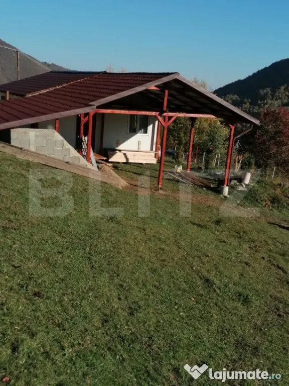 Casa cu teren de 2330 mp, anexa de 15 mp, zona Muntele Rece
