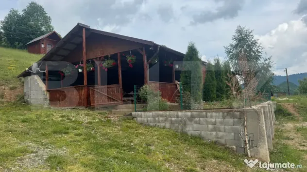 Casa cu teren de 2330 mp, anexa de 15 mp, zona Muntele Rece