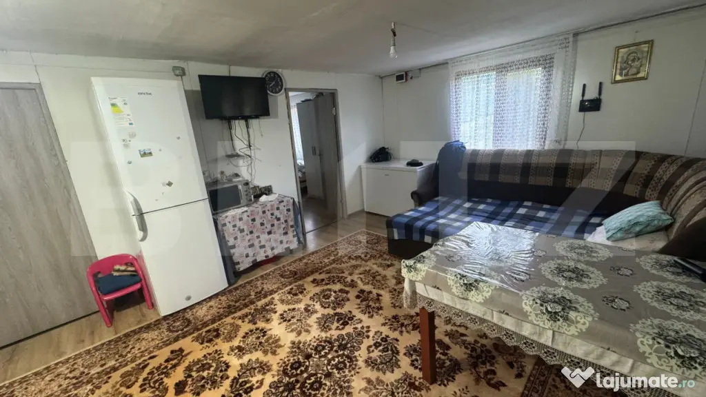 Casa cu teren de 2330 mp, anexa de 15 mp, zona Muntele Rece
