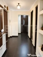 Apartament cu 3 camere de închiriat, zonă excelentă, apro 