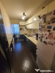 Apartament cu 3 camere de închiriat, zonă excelentă, apro 