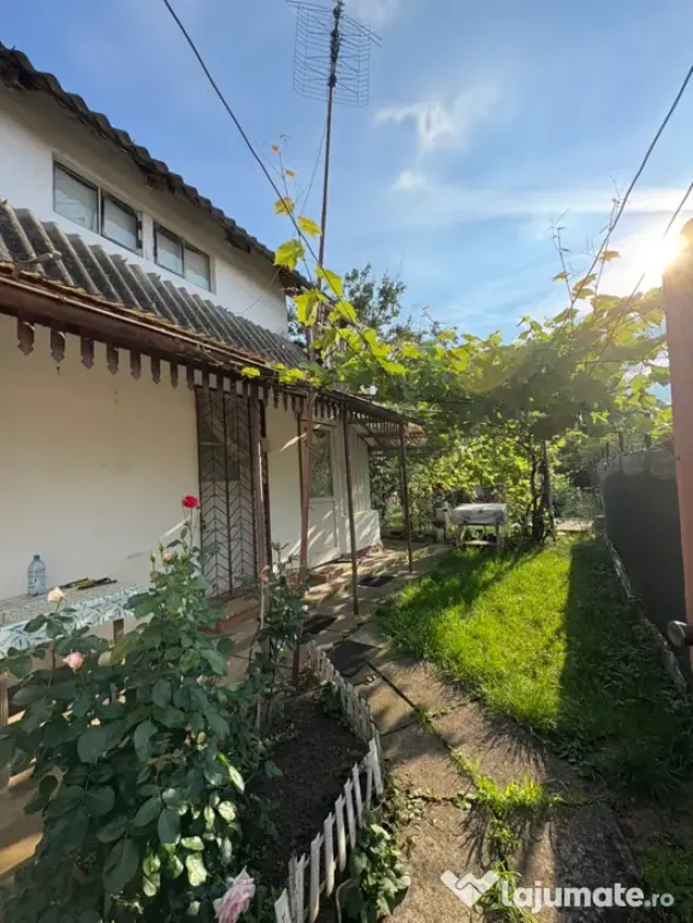 Casă curte grădină Calugareni 10 km de orașul Arad