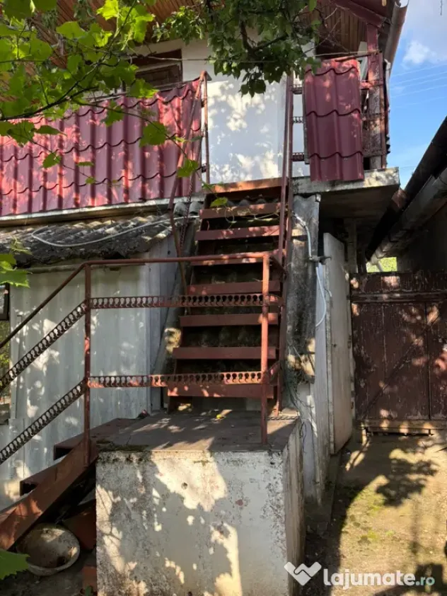 Casă curte grădină Calugareni 10 km de orașul Arad