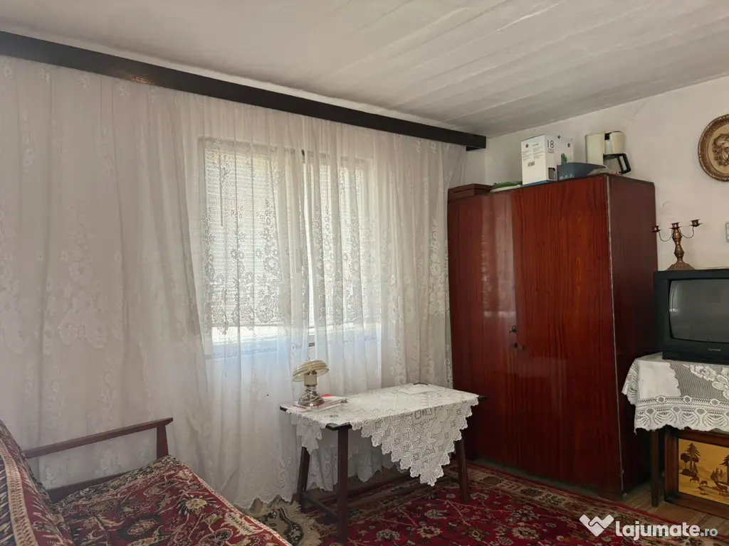Casă curte grădină Calugareni 10 km de orașul Arad