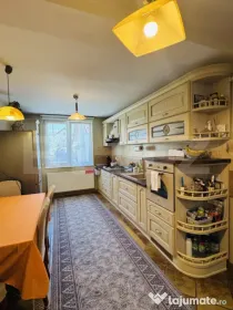 Casa de vanzare, 140 mp, 4 camere - zona Florilor