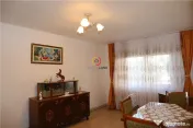 Luminos si spatios! Apartament 3 camere, decomandat, parter 