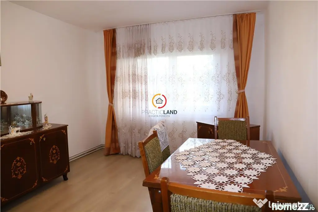 Luminos si spatios! Apartament 3 camere, decomandat, in Sace
