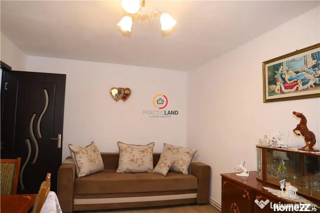 Luminos si spatios! Apartament 3 camere, decomandat, in Sace