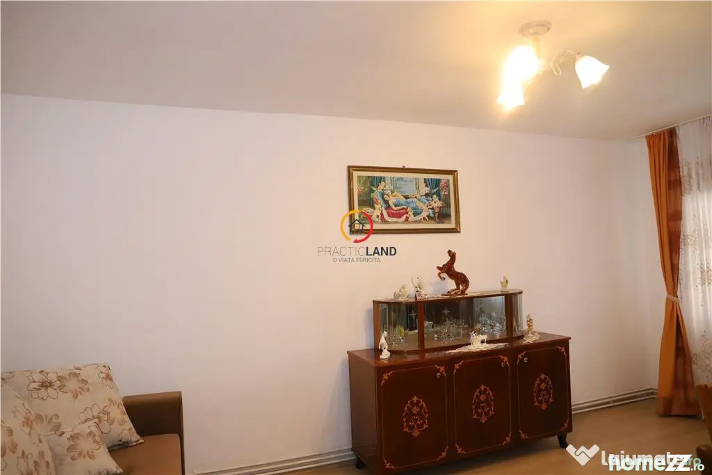 Luminos si spatios! Apartament 3 camere, decomandat, in Sace