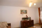 Luminos si spatios! Apartament 3 camere, decomandat, parter 