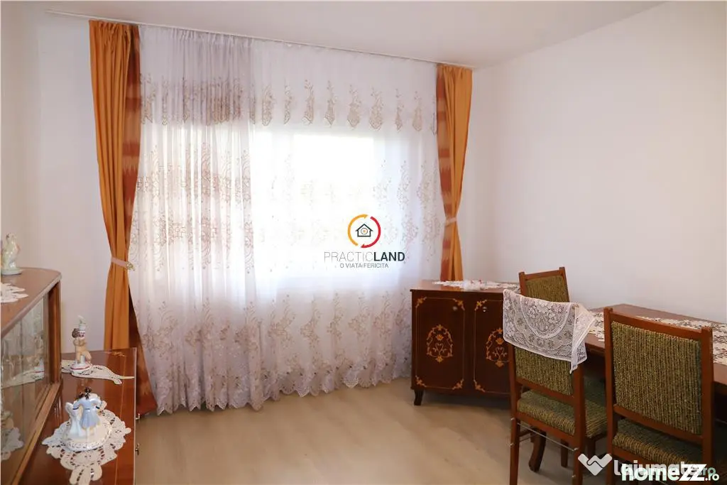 Luminos si spatios! Apartament 3 camere, decomandat, in Sace