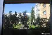 Luminos si spatios! Apartament 3 camere, decomandat, parter 