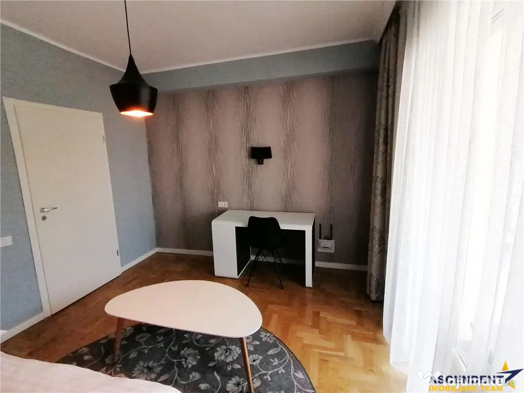 Proprietate deosebita, pe 4 camere, 140 mp, curte amenajata,