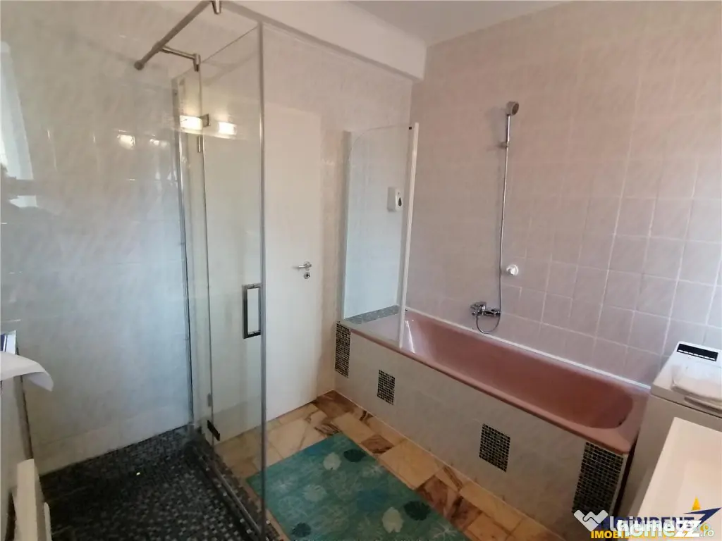 Proprietate deosebita, pe 4 camere, 140 mp, curte amenajata,