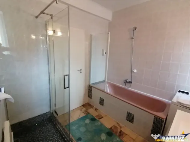 Proprietate deosebita, pe 4 camere, 140 mp, curte amenajata,