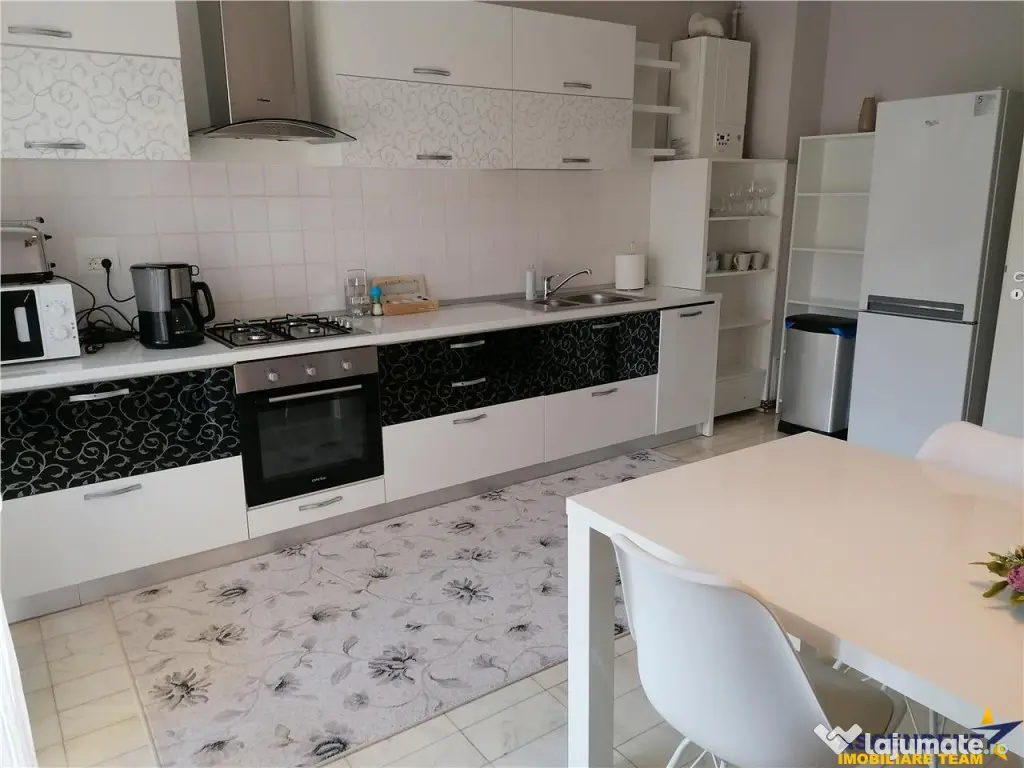 Proprietate deosebita, pe 4 camere, 140 mp, curte amenajata,