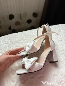 Pantofi eleganți