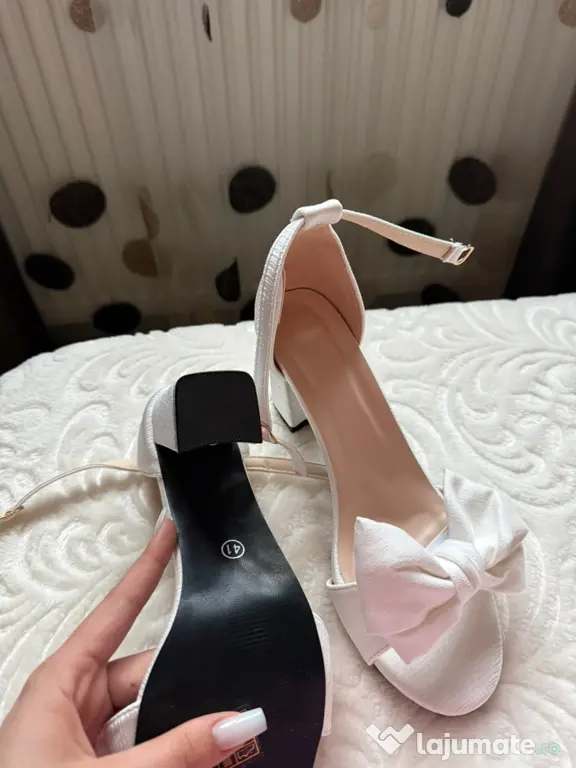 Pantofi eleganți