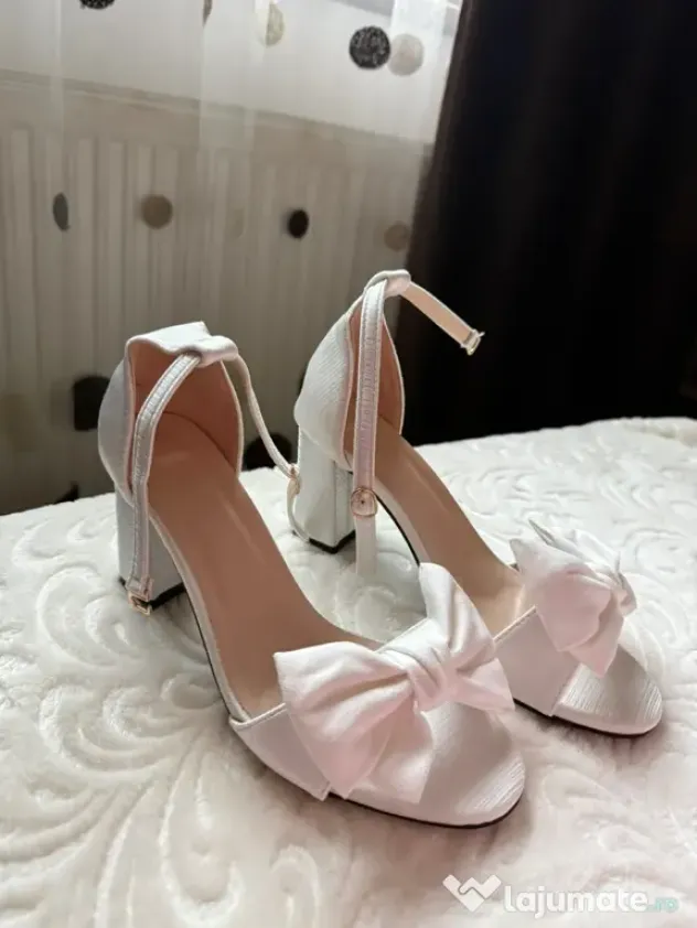 Pantofi eleganți