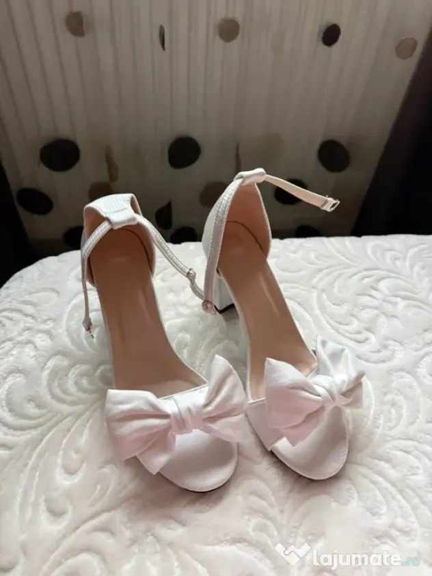 Pantofi eleganți