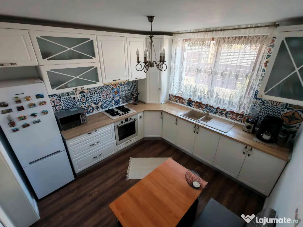 Proprietar vând VILĂ P+1 | UTILATĂ ȘI MOBILATĂ | 4 camere, 2 băi, beci, V.Lupului