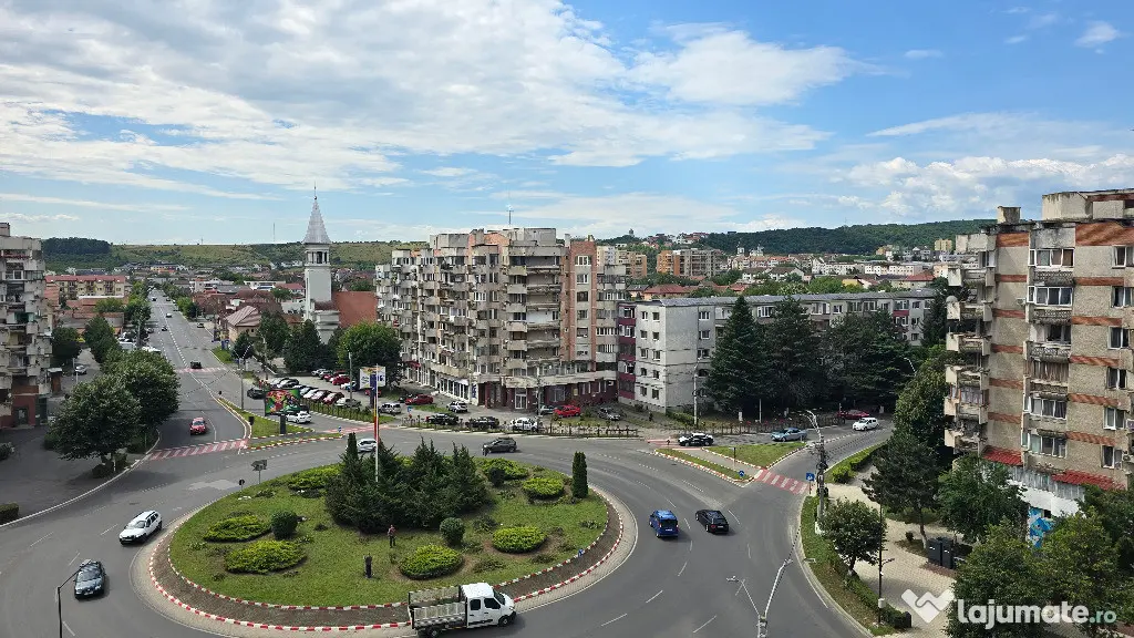 Vand apartament 2 camere decomandat in Deva, 22 Decembrie, mobilat