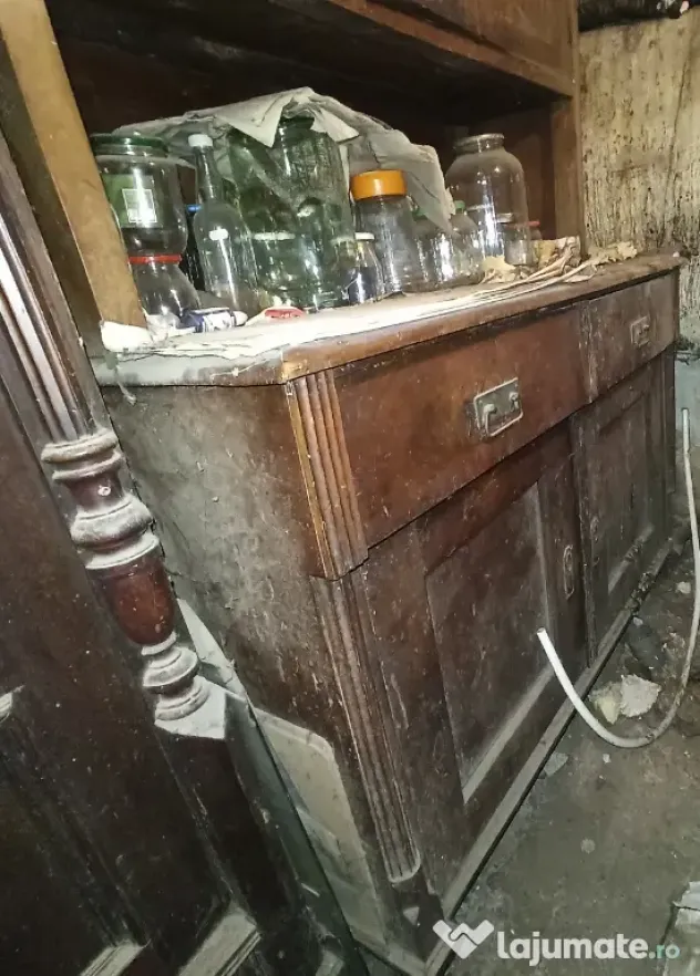 Mobilă veche două corpuri