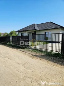 Casă de vânzare 80 mp | 3 camere | Zona Vișan | Loc parca