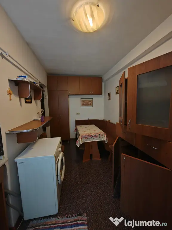 Garsoniera etaj 1 din 3, zona Sud, complet mobilat și utila