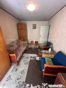 Apartament cu 3 camere, decomandate, boxă, centrală, zona