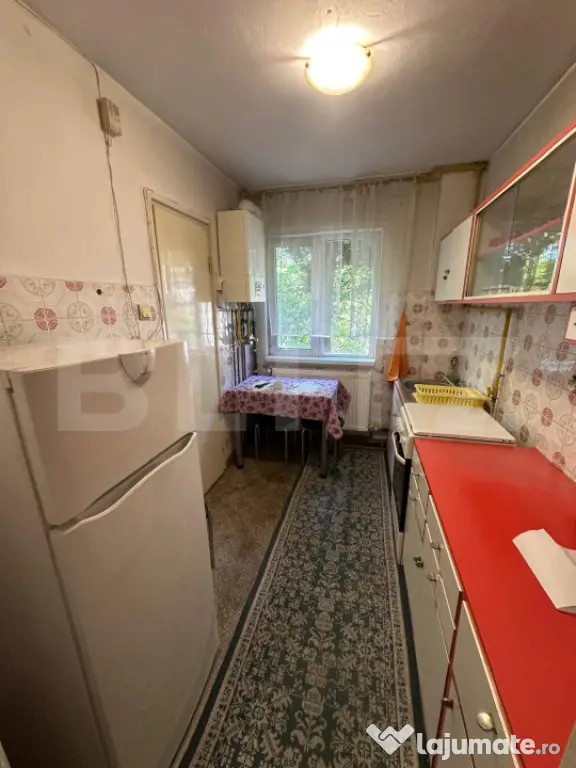 Apartament 3 camere decomandate, boxă, centrală, zona Prim